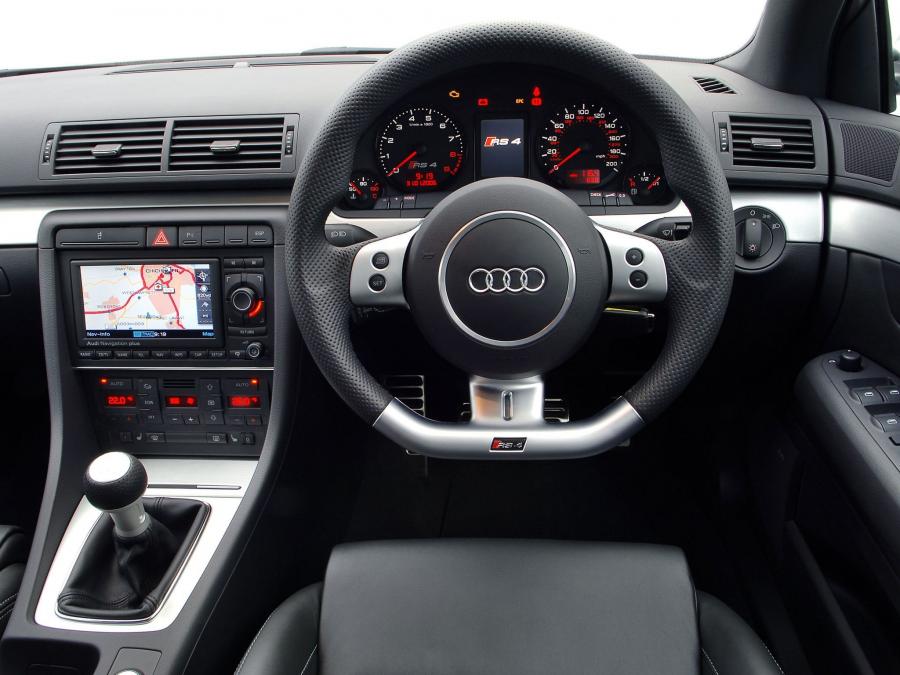 Панель приборов Audi RS4 Sedan (B7, 8E) 2005 года  (UK) (фото 6 из 10)